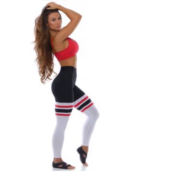 Rare Bombshell Sportswear Red Sports Bra Size Medium - Picture 3 of 11